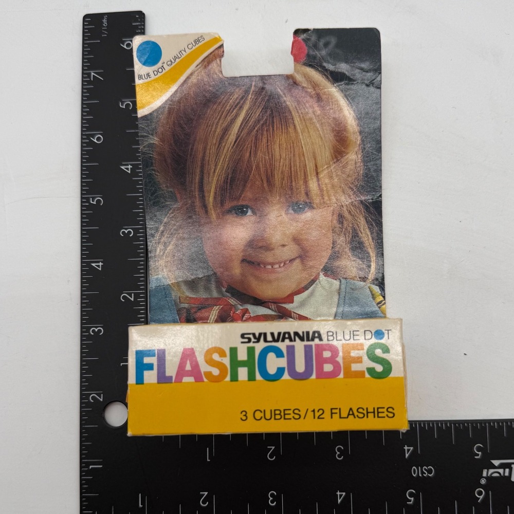 VTG Sylvania Blue Dot Flashcubes 2 Cubes 8 Flashes Camera only‎ 2 cubes in box